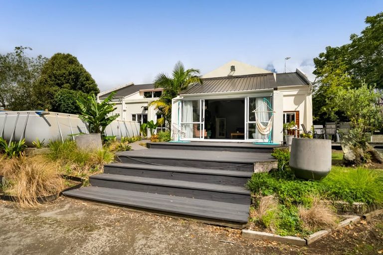 Photo of property in 330 Kelly Road, Lepperton, New Plymouth, 4373