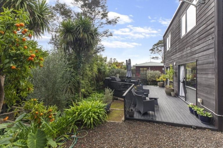 Photo of property in 1/121 Godley Road, Green Bay, Auckland, 0604