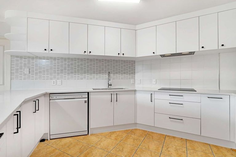 Photo of property in 9 Fleetwood Drive, Henderson, Auckland, 0612