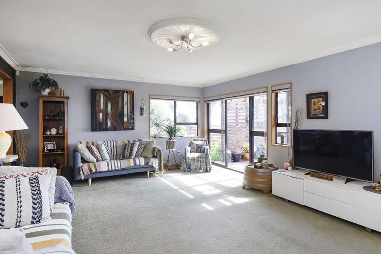 Photo of property in 71 Huia Street, Waikanae, 5036