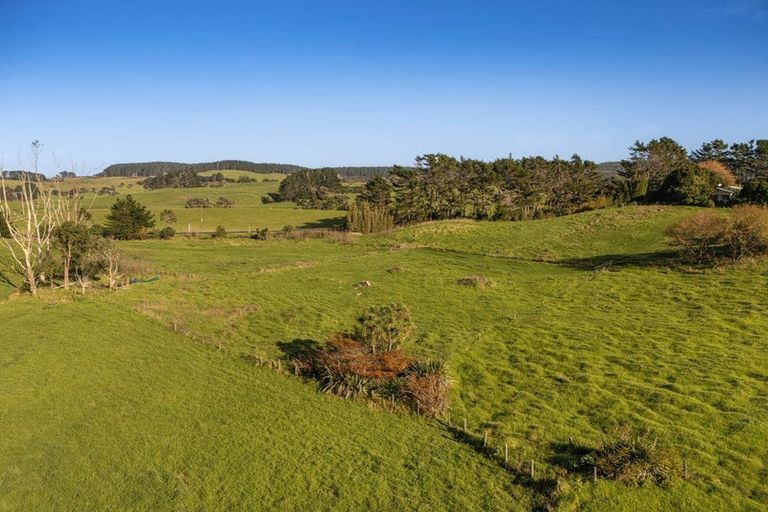 Photo of property in 2640 South Head Road, South Head, Helensville, 0874