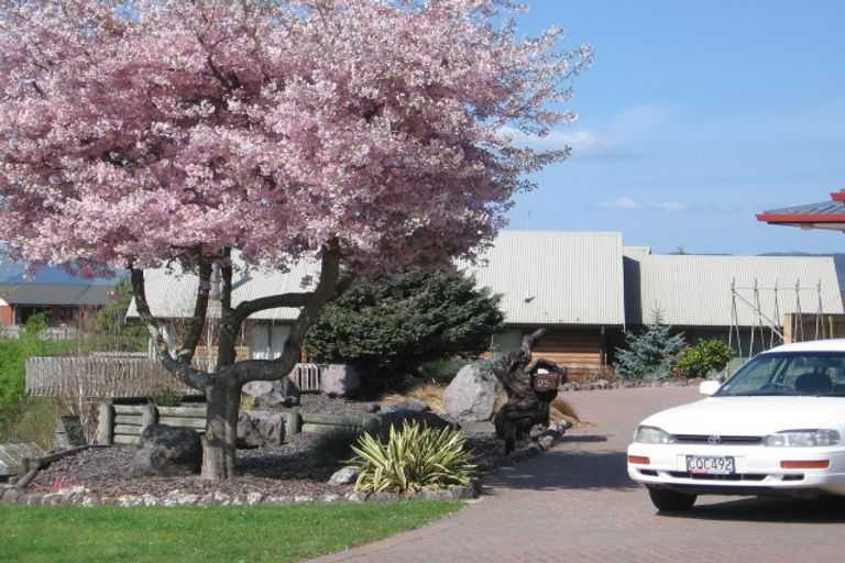 Photo of property in 24 Barraud Place, Pukehangi, Rotorua, 3015