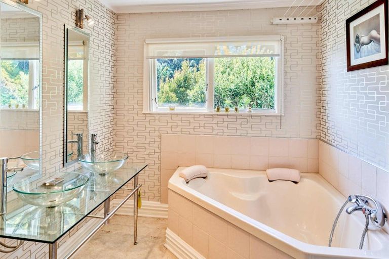 Photo of property in 55 Rona Street, Eastbourne, Lower Hutt, 5013