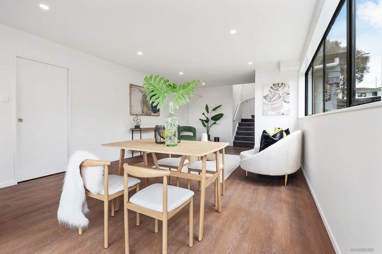 Photo of property in 6b Landsdale Place, Massey, Auckland, 0614