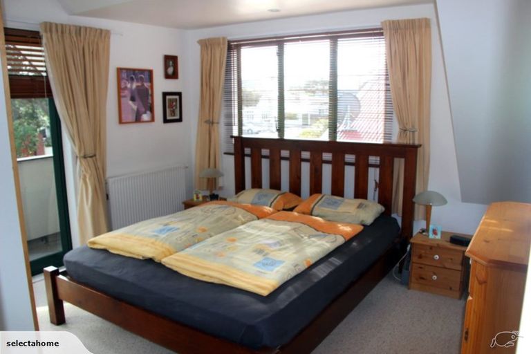 Photo of property in 12 Maire Street, Eastbourne, Lower Hutt, 5013