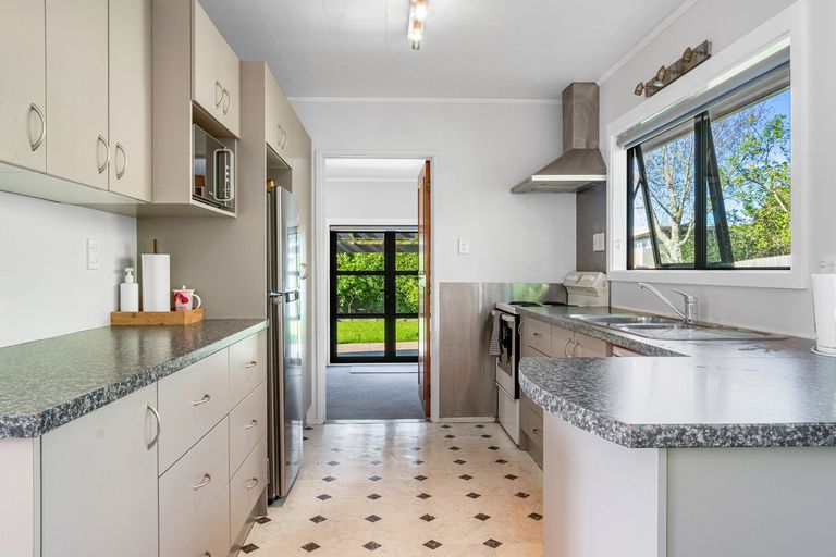 Photo of property in 21 Hepburn Road, Glendene, Auckland, 0602