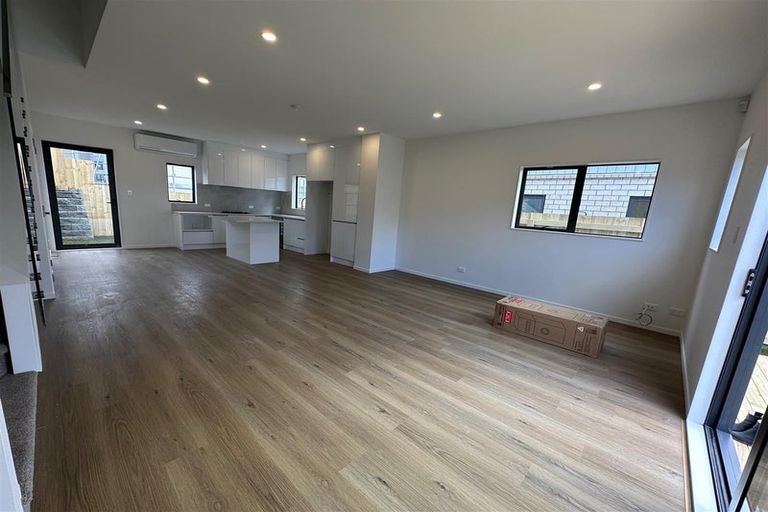 Photo of property in 40b Crestview Rise, Papakura, 2110