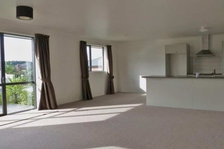 Photo of property in 32 Ocean View Rise, Ruakaka, 0116