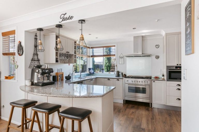 Photo of property in 15 Knightsbridge Place, Bethlehem, Tauranga, 3110