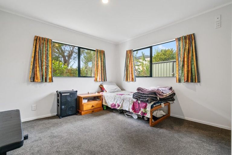 Photo of property in 5 Macadamia Close, Goodwood Heights, Auckland, 2105