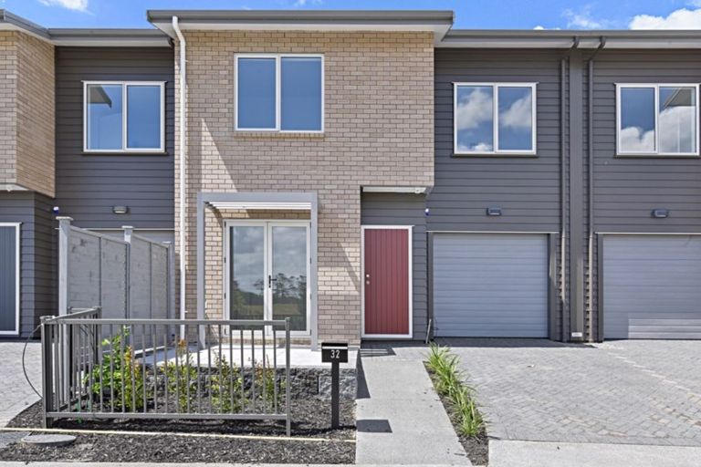 Photo of property in 32 Tamiro Road, Whenuapai, Auckland, 0618