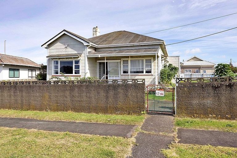 Photo of property in 6 Lincoln Street, Patea, 4520