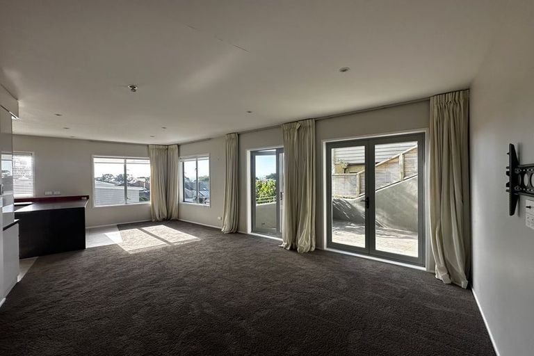 Photo of property in 28 Oakwood Grove, Eastern Beach, Auckland, 2012