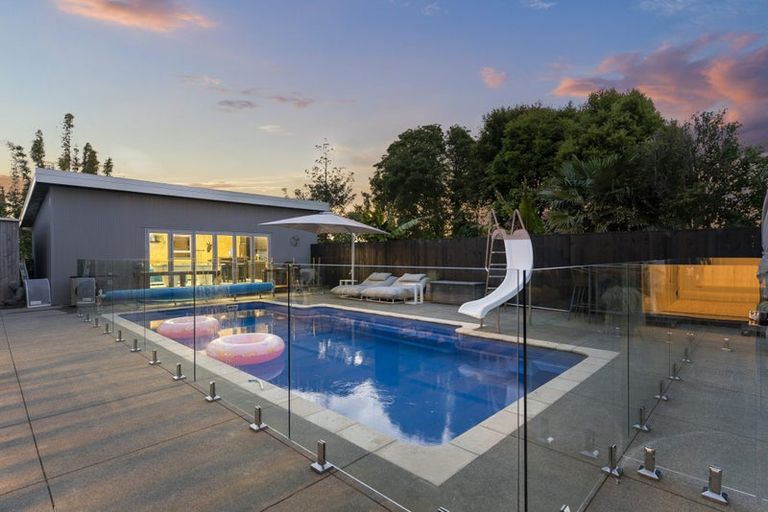 Photo of property in 201 Whangaparaoa Road, Red Beach, 0932