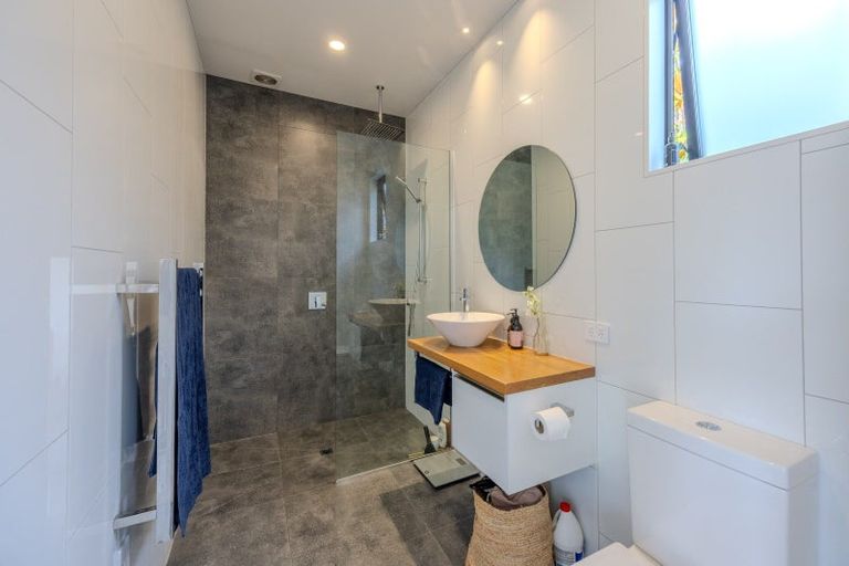 Photo of property in 16 Sapphire Spring Rise, Wanaka, 9305