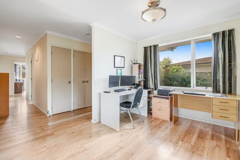 Photo of property in 17 Aitkenhead Court, Parakai, 0830