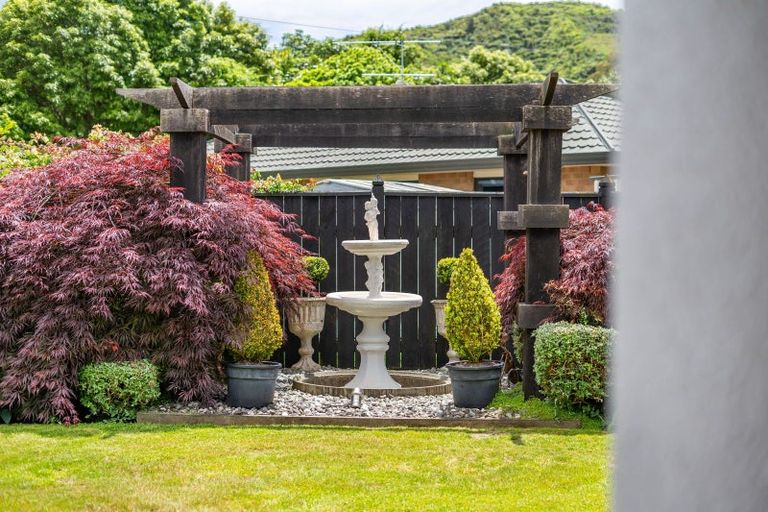 Photo of property in 40 Mary Huse Grove, Manor Park, Lower Hutt, 5019