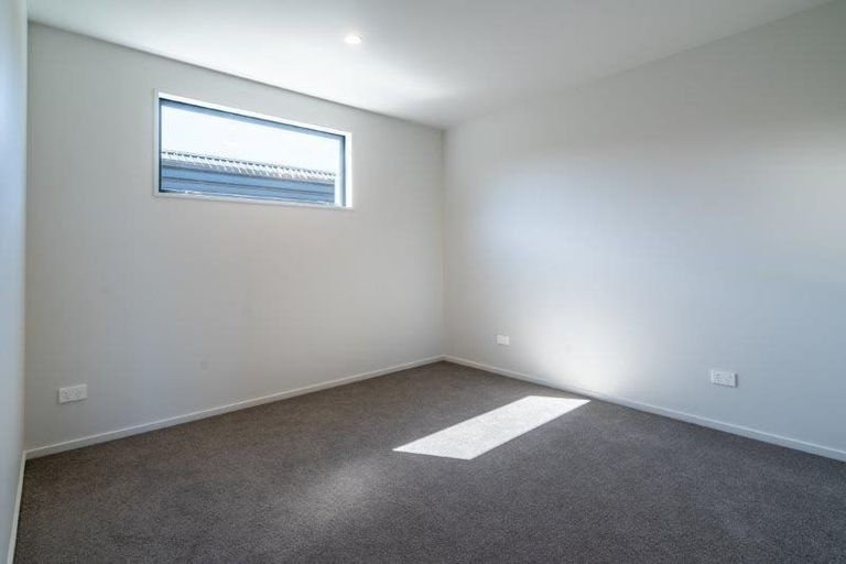 Photo of property in 2 Matakanui Lane, Wanaka, 9305