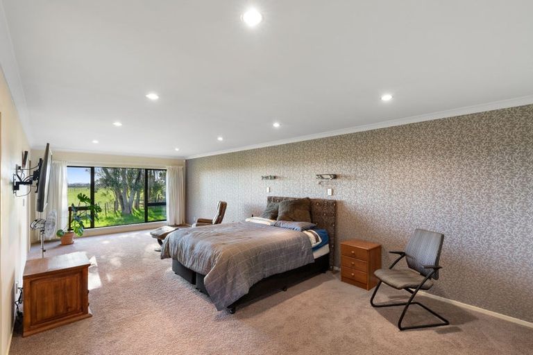 Photo of property in 249 Tararua Road, Levin, 5571