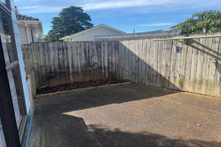 Photo of property in 12 Edwin Freeman Place, Ranui, Auckland, 0612