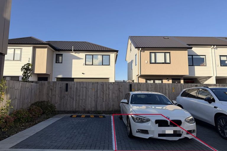 Photo of property in 47d Northcote Road, Hillcrest, Auckland, 0627