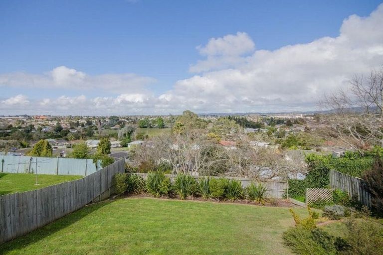 Photo of property in 33 Helena Street, Massey, Auckland, 0614