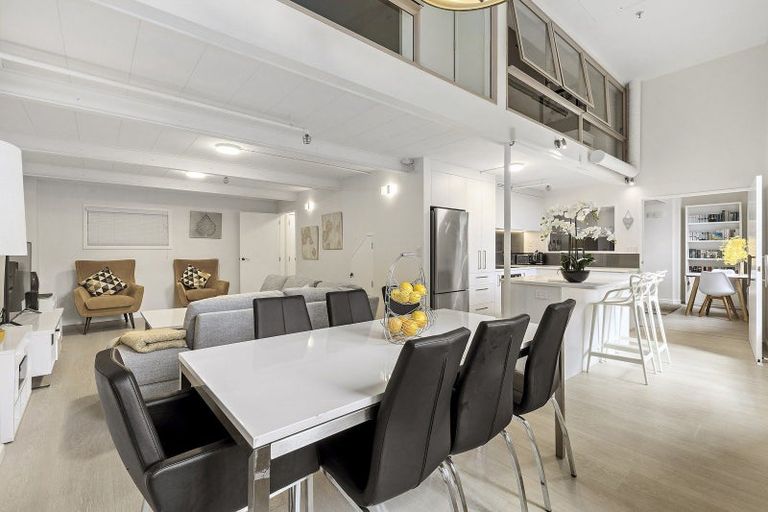 Photo of property in Stadium Garden Flats, 102/107 Thorndon Quay, Pipitea, Wellington, 6011