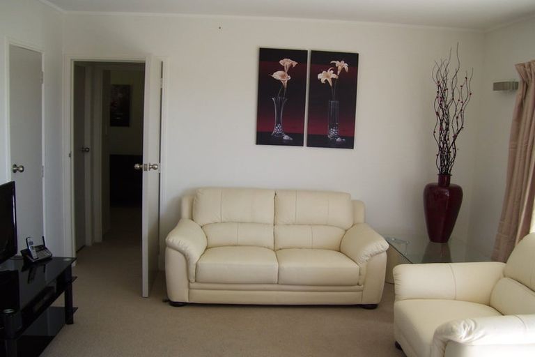 Photo of property in 2/10 Raewyn Place, Pakuranga, Auckland, 2010