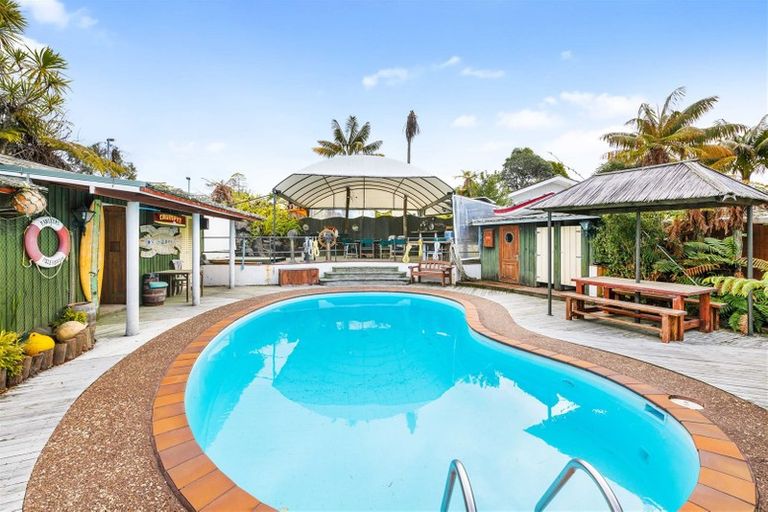 Photo of property in 185 Red Hills Road, Massey, Henderson, 0782