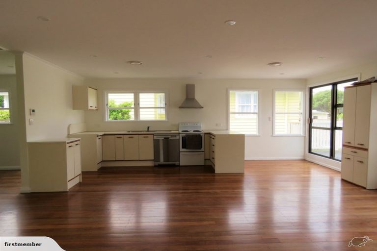 Photo of property in 114 Miramar North Road, Miramar, Wellington, 6022