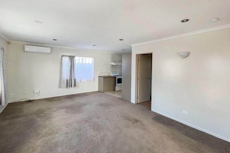 Photo of property in 93 Farquhar Road, Glendene, Auckland, 0602