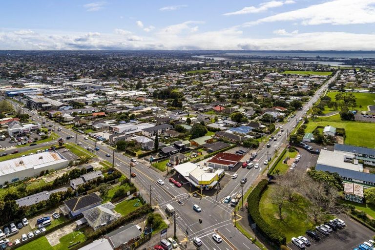 Photo of property in 1/2 Archibald Road, Kelston, Auckland, 0602