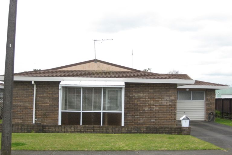 Photo of property in 1 Julian Place, Westown, New Plymouth, 4310