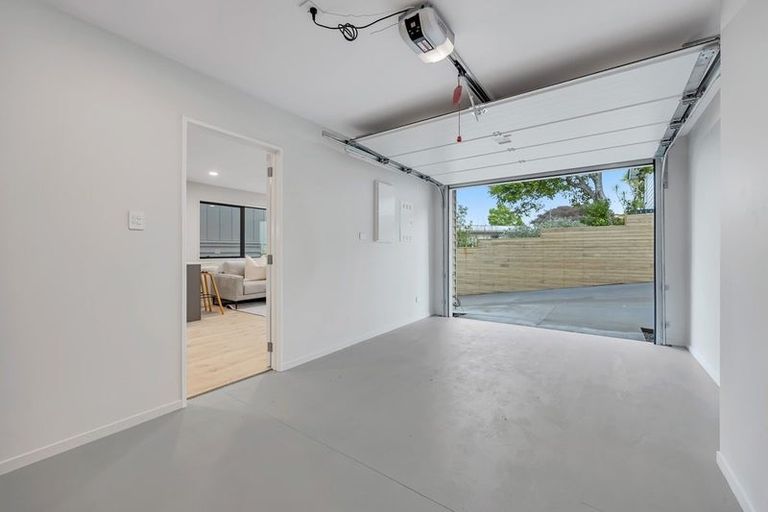 Photo of property in 25c Lavery Place, Sunnynook, Auckland, 0632