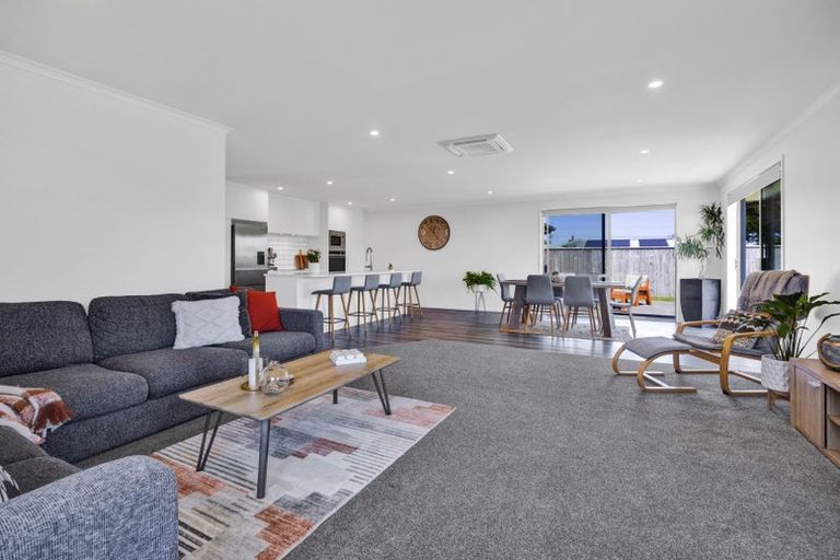 Photo of property in 18 Piharau Crescent, Hurdon, New Plymouth, 4310