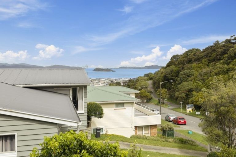 Photo of property in 70 Dowse Drive, Maungaraki, Lower Hutt, 5010