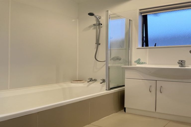 Photo of property in 5a Rimu Road, Stanmore Bay, Whangaparaoa, 0932