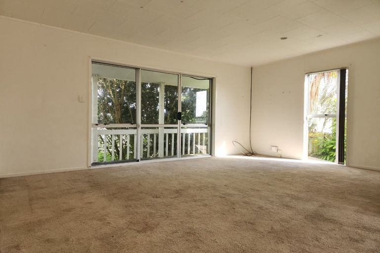 Photo of property in 11 Balwyn Place, Clendon Park, Auckland, 2103