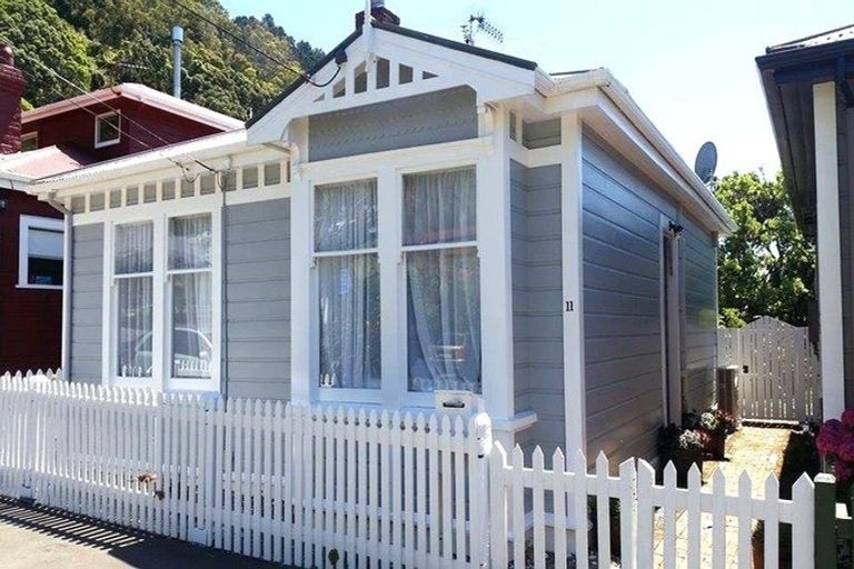 Photo of property in 11 Aorangi Terrace, Thorndon, Wellington, 6011