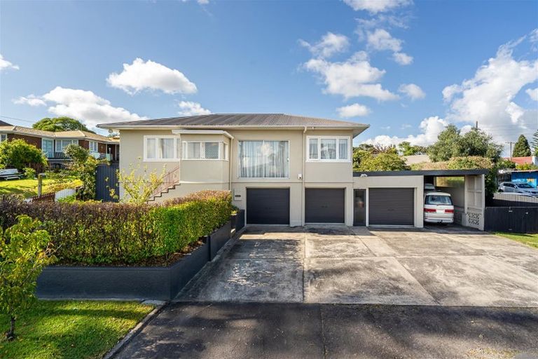 Photo of property in 1 Lavelle Road, Henderson, Auckland, 0612