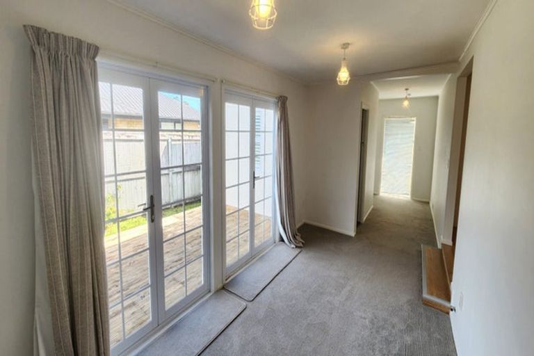 Photo of property in 158 Mangorei Road, Merrilands, New Plymouth, 4312