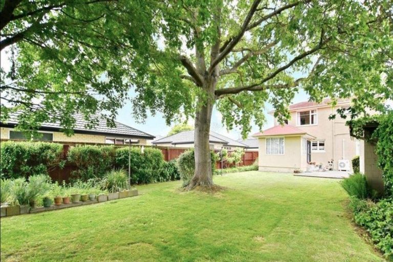 Photo of property in 222 Avonhead Road, Avonhead, Christchurch, 8042