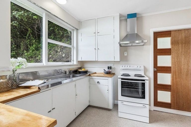 Photo of property in 48 Randwick Road, Northland, Wellington, 6012