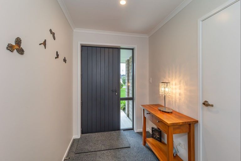 Photo of property in 52 Garth Road, Levin, 5571