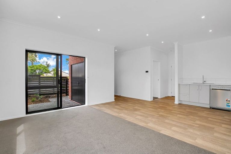 Photo of property in 1/500 Te Atatu Road, Te Atatu Peninsula, Auckland, 0610