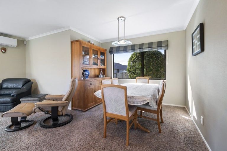 Photo of property in 11 Silkwood Place, Fitzherbert, Palmerston North, 4410