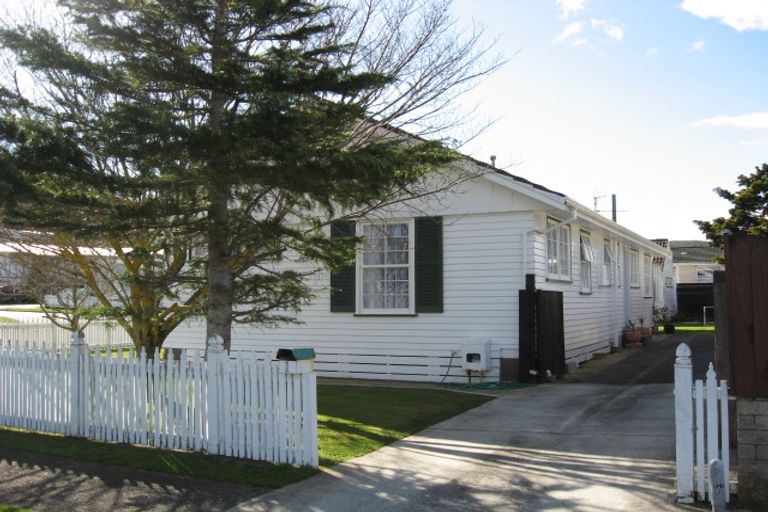 Photo of property in 1 Matthews Road, Wainuiomata, Lower Hutt, 5014