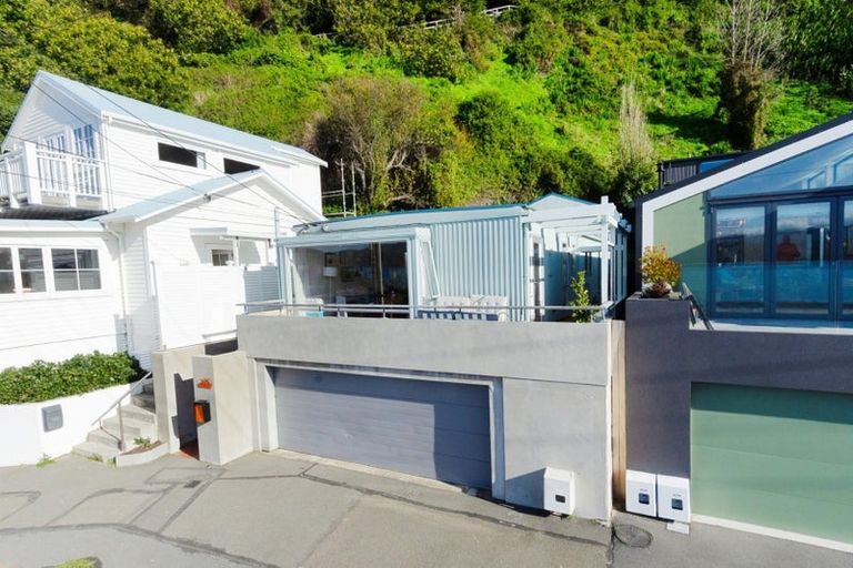 Photo of property in 165 Marine Parade, Seatoun, Wellington, 6022