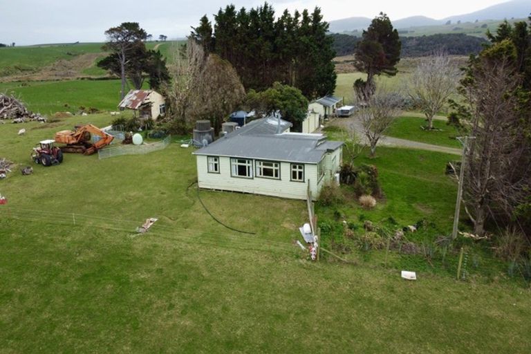 Photo of property in 2112 Orepuki Riverton Highway, Pahia, Riverton, 9881