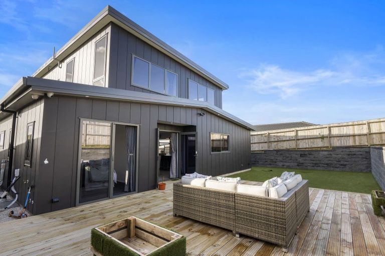 Photo of property in 32 Tahuna Minhinnick Drive, Glenbrook, Waiuku, 2681